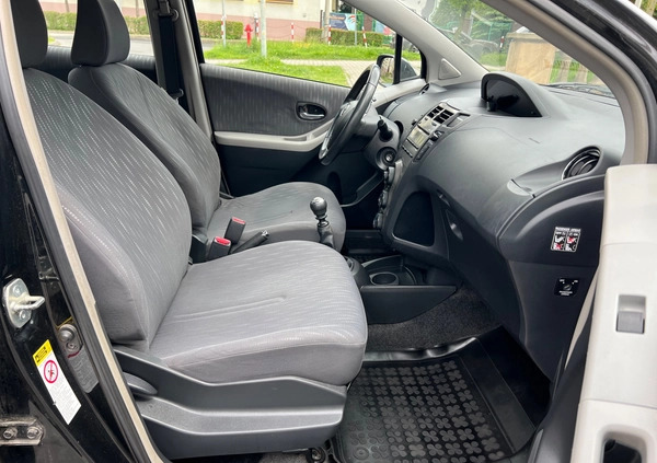 Toyota Yaris cena 15500 przebieg: 126000, rok produkcji 2009 z Pobiedziska małe 497